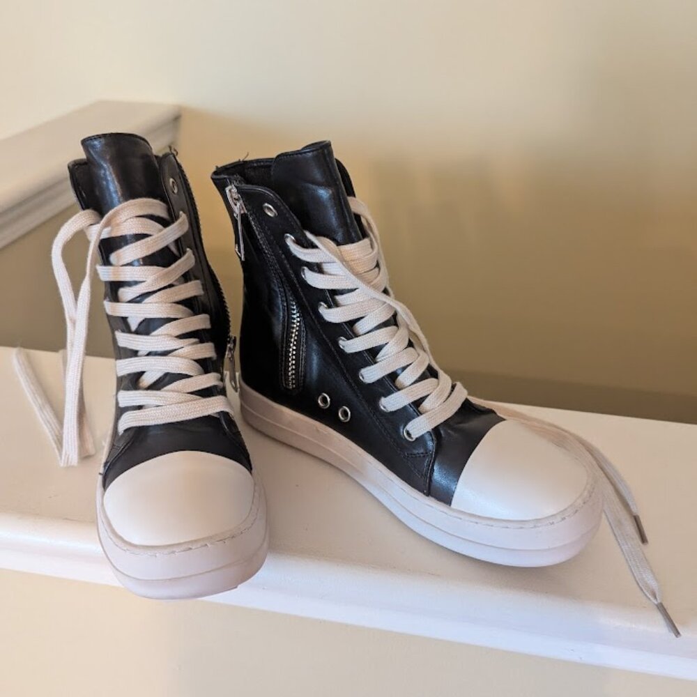 Women's High Top Sneakers Lace Up Shoes Thick Soles  Zipper  Blk Wht NWOT